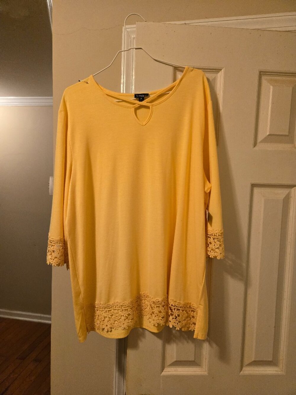Links XL yellow tunic top with lace hemmed sleeves